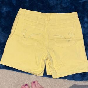 Kim Rogers Yellow Shorts. Size 12